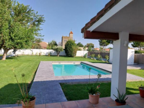 Chalet con piscina flor de la vida